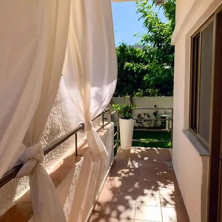 Apartment The Sea & Garden 3 *